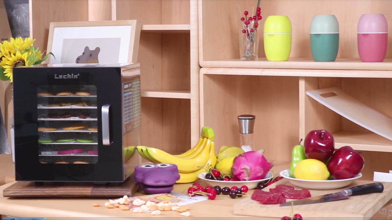 Lechin hand juicers on a kitchen shelf with fresh fruit